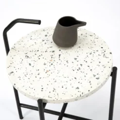 Table Auxiliaire Yala Avec Plateau En Terrazzo Blanc Et Pieds Métalliques En Noir Mat 8 Table Auxiliaire Yala Avec Plateau En Terrazzo Blanc Et Pieds Métalliques En Noir Mat -Pas Cher Mobiliora Magasin table basse 10761753