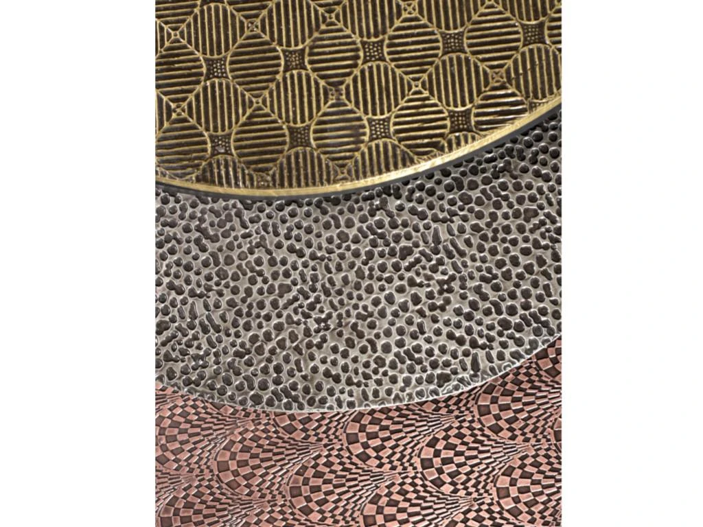 Tables Basses Gigognes BELAMI - Motifs Sculptés - Métal - Coloris : Doré, Argent, Cuivre 7 Tables Basses Gigognes BELAMI - Motifs Sculptés - Métal - Coloris : Doré, Argent, Cuivre – Image 5